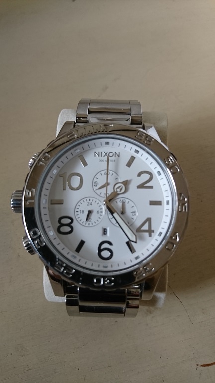 NIXONの腕時計５１－３０を買う