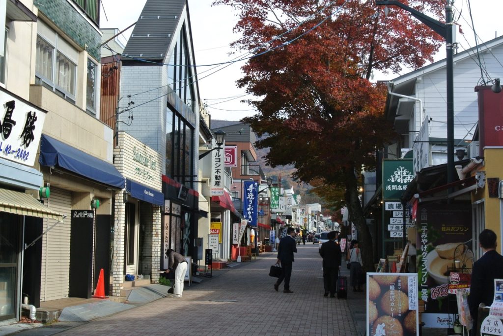 車で行く 旧軽井沢銀座でお土産探し 四十代の自由時間